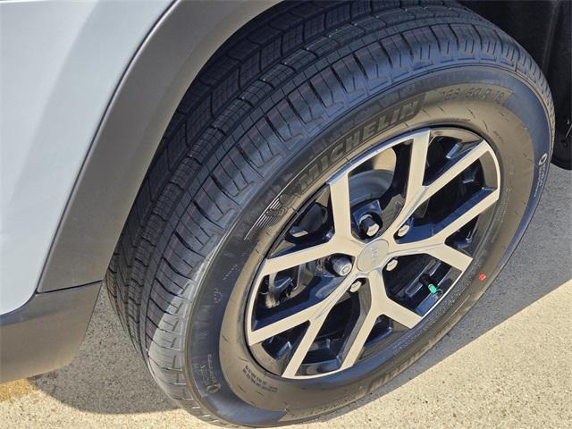 new 2025 Jeep Grand Cherokee L car, priced at $42,900