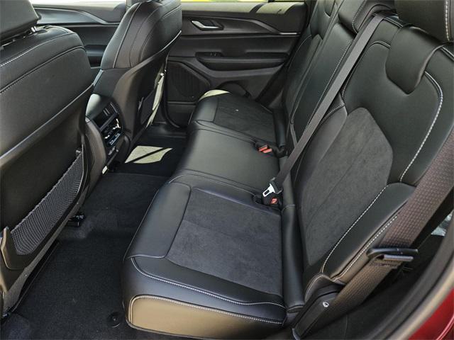 new 2025 Jeep Grand Cherokee car, priced at $40,780