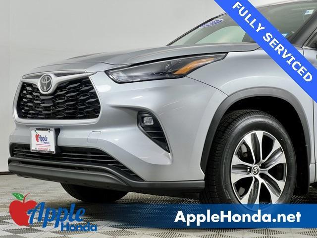 used 2022 Toyota Highlander car, priced at $33,000