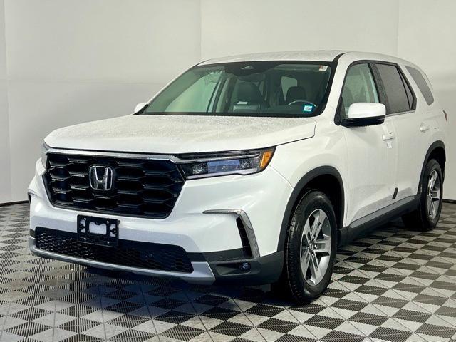 new 2025 Honda Pilot car, priced at $47,010