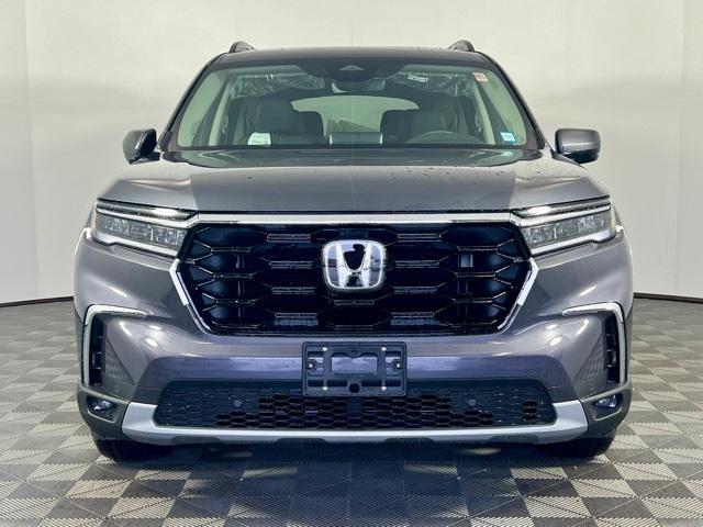 new 2025 Honda Pilot car, priced at $50,695