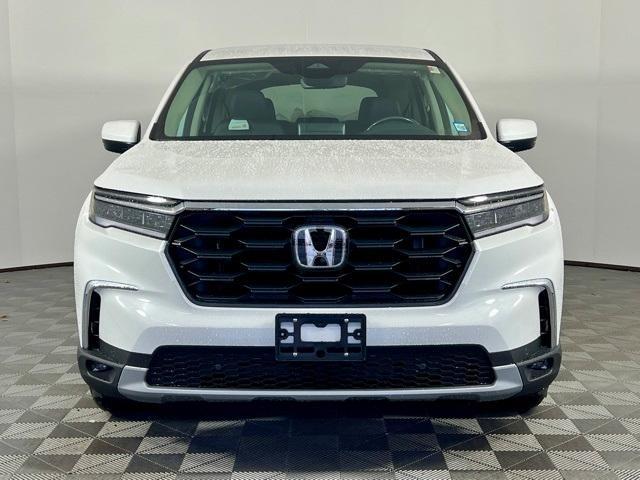 new 2025 Honda Pilot car, priced at $45,700