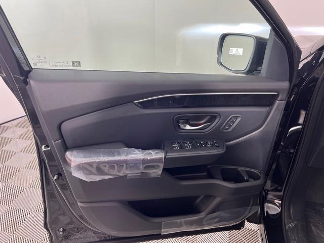 new 2025 Honda Pilot car, priced at $55,690