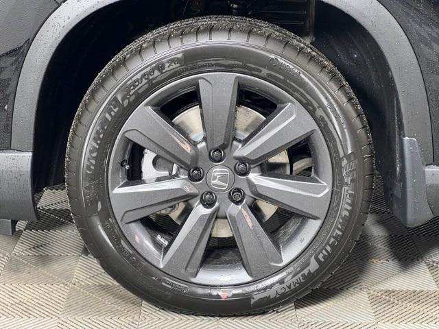 new 2025 Honda Pilot car, priced at $43,255