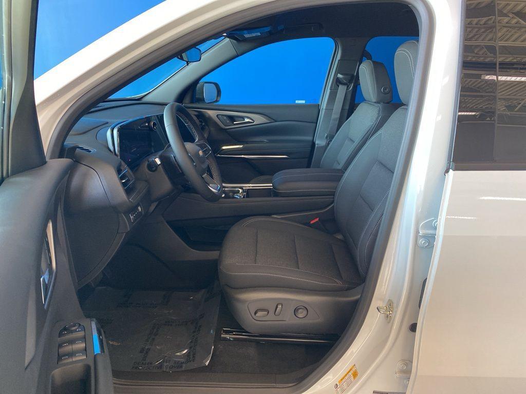 new 2026 Chevrolet Traverse car, priced at $43,582