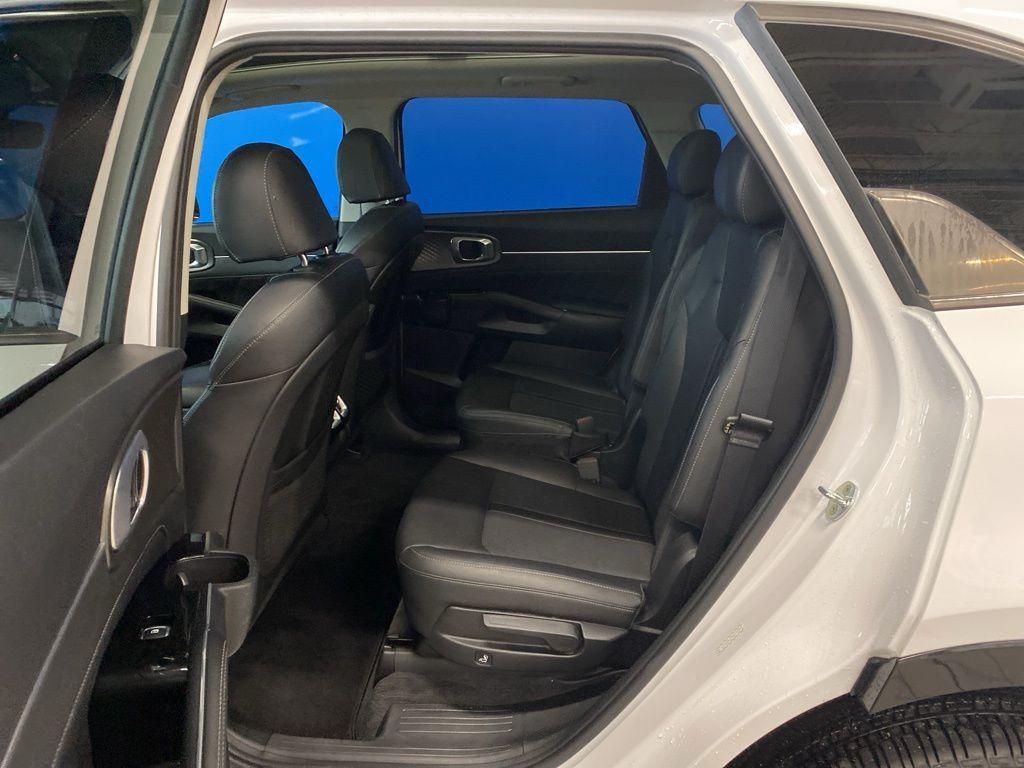 used 2022 Kia Sorento car, priced at $28,647