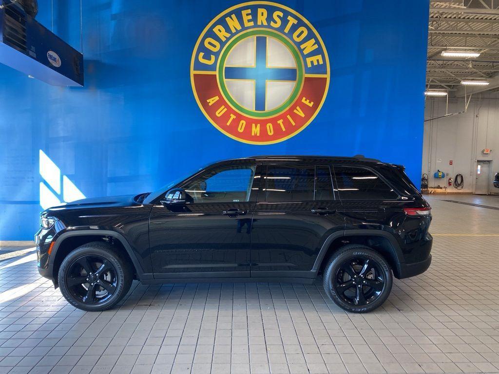 used 2024 Jeep Grand Cherokee car, priced at $35,994