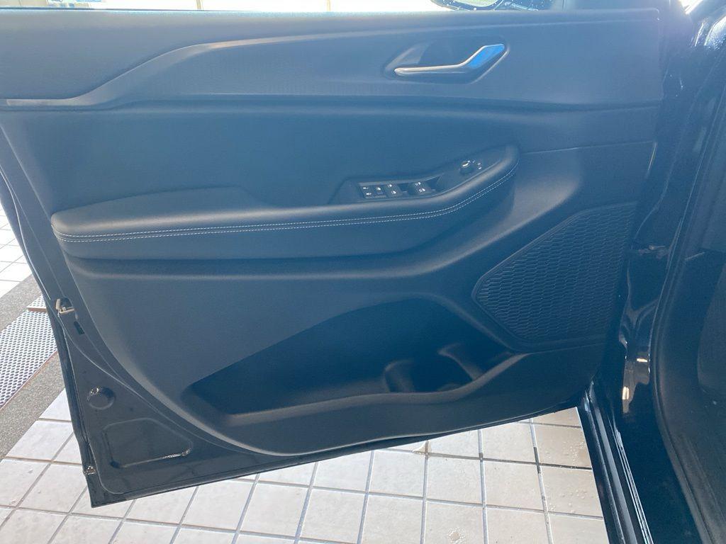 used 2024 Jeep Grand Cherokee car, priced at $35,994