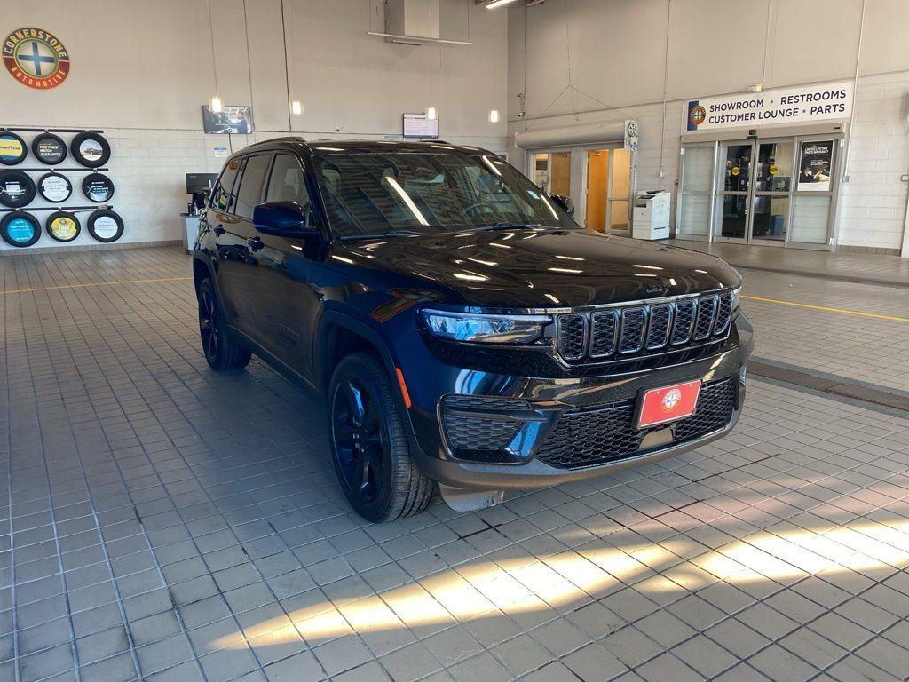 used 2024 Jeep Grand Cherokee car, priced at $35,994
