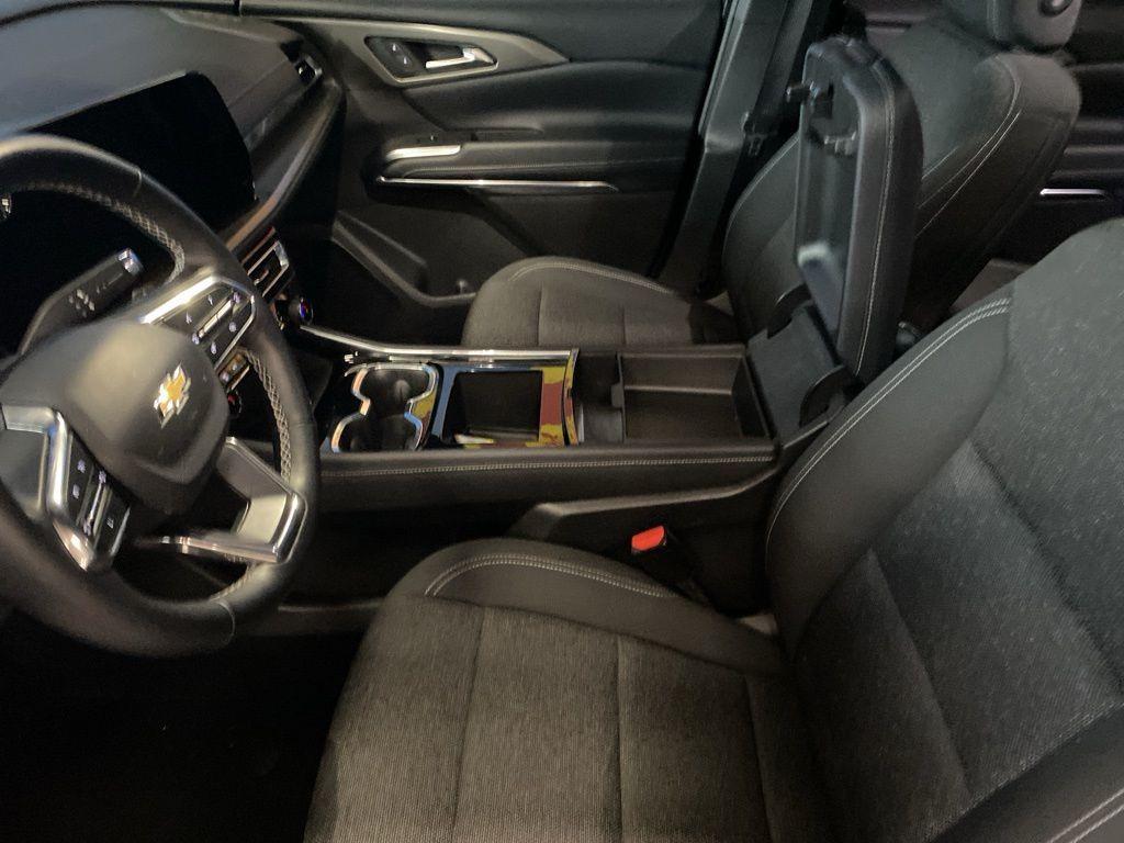 used 2025 Chevrolet Traverse car, priced at $37,994