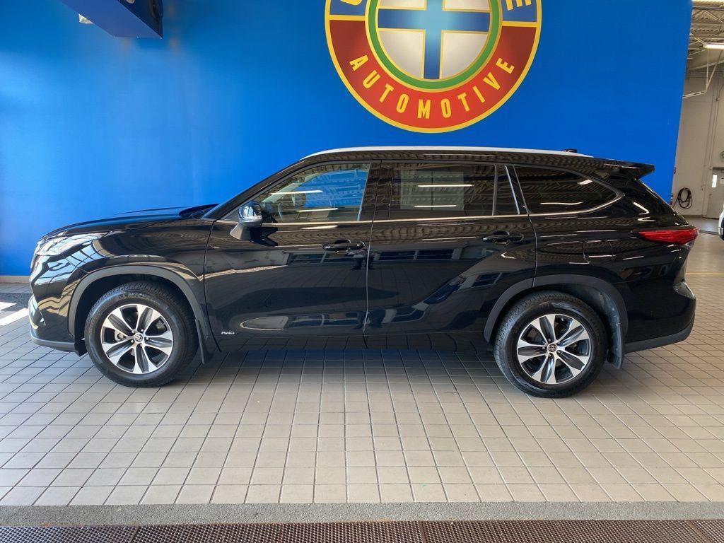 used 2022 Toyota Highlander Hybrid car, priced at $40,997