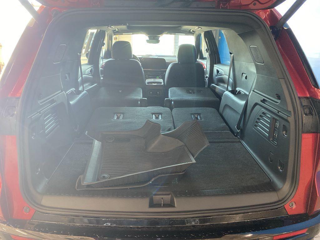 used 2024 Chevrolet Traverse car, priced at $49,647