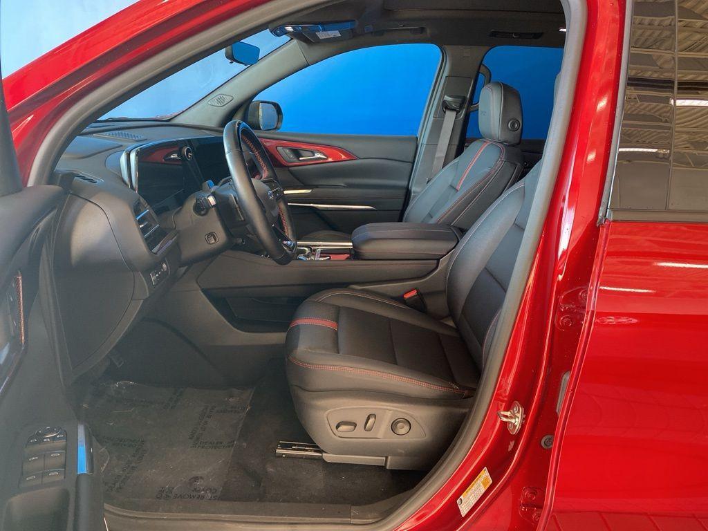 used 2024 Chevrolet Traverse car, priced at $49,647