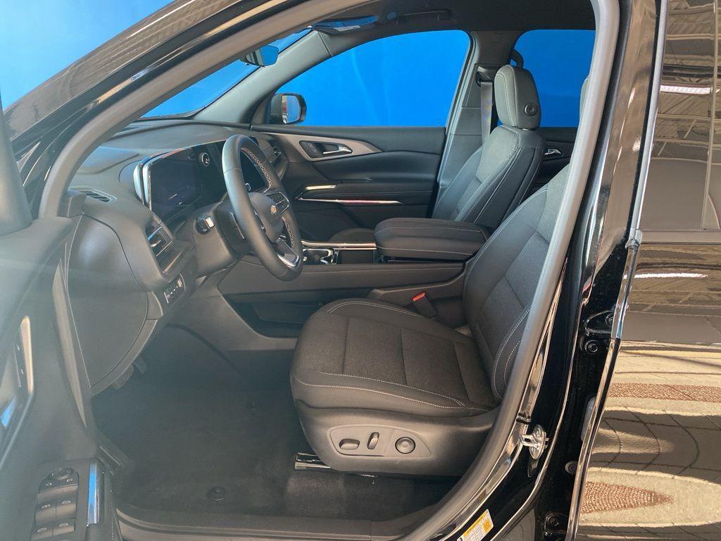 new 2026 Chevrolet Traverse car, priced at $43,854