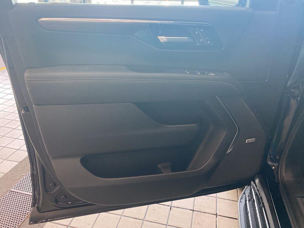 new 2025 Chevrolet Suburban car, priced at $77,719