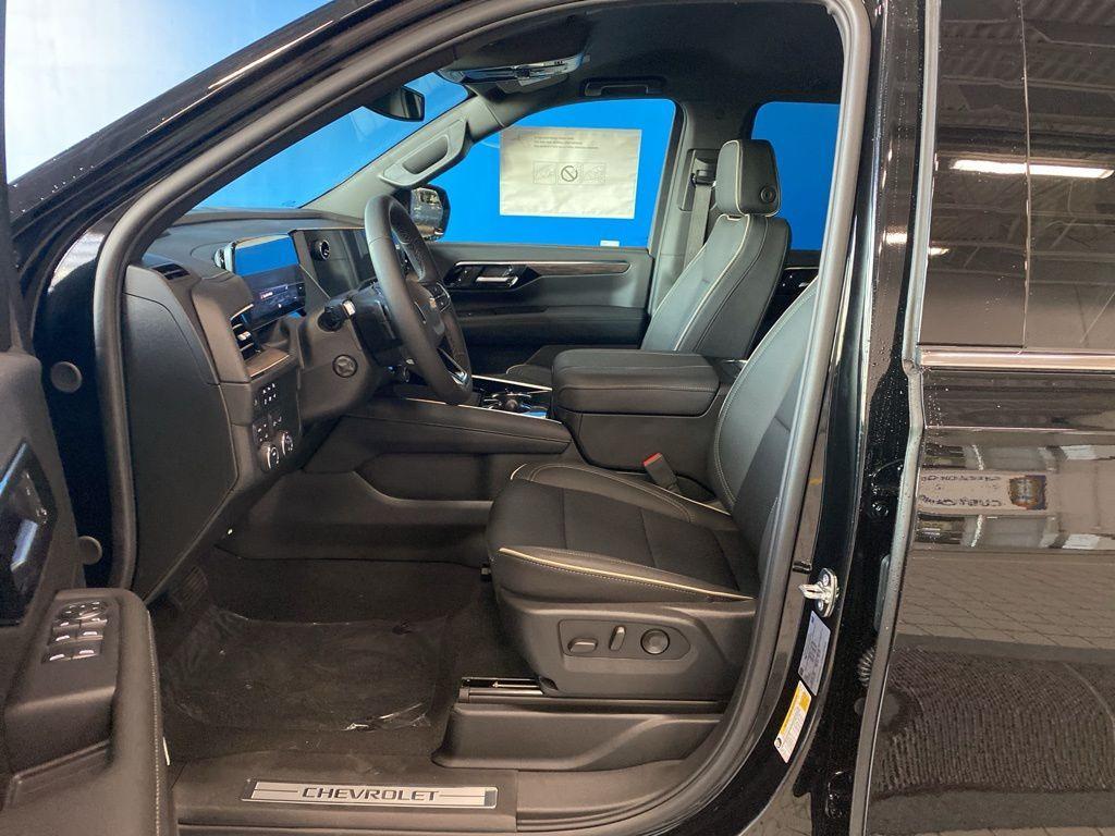 new 2025 Chevrolet Suburban car, priced at $77,719