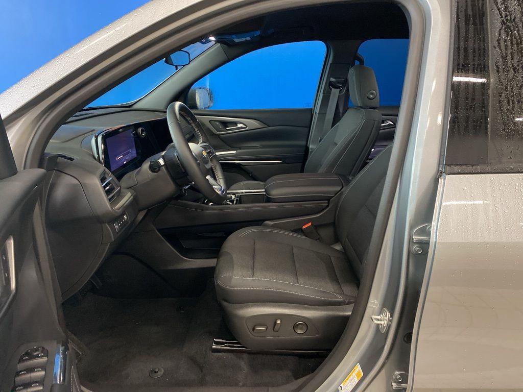 new 2026 Chevrolet Traverse car, priced at $40,667