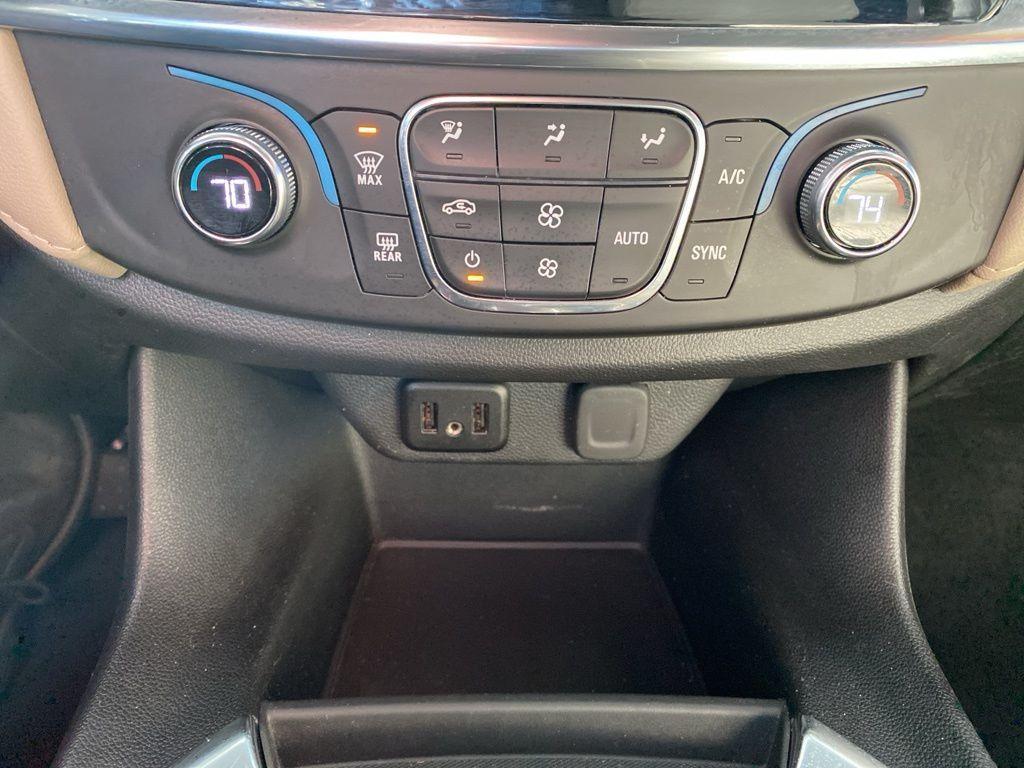 used 2023 Chevrolet Traverse car, priced at $29,999