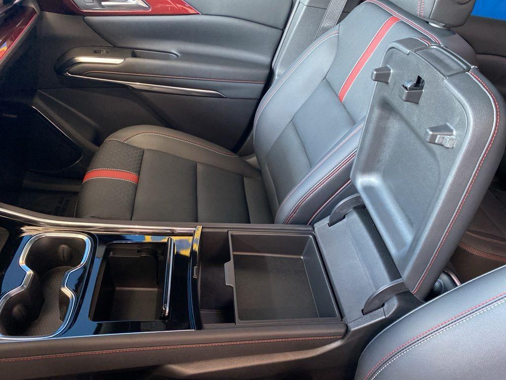 used 2024 Chevrolet Traverse car, priced at $49,874