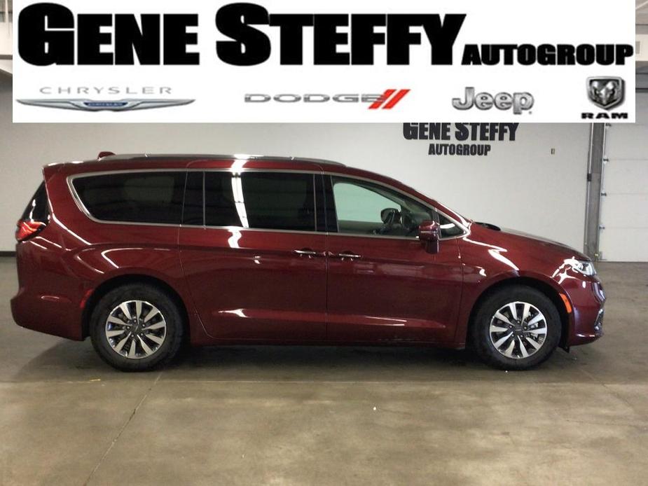 used 2021 Chrysler Pacifica Hybrid car, priced at $27,995
