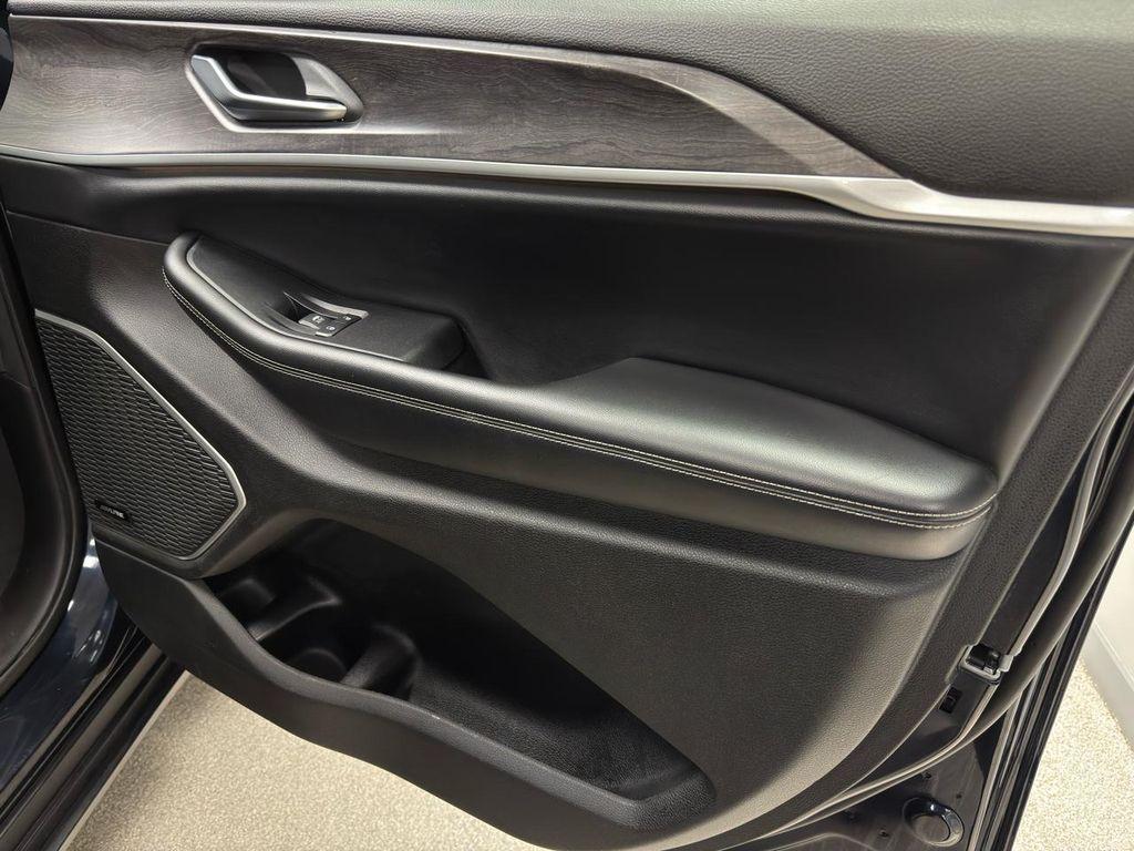 used 2023 Jeep Grand Cherokee car, priced at $31,495