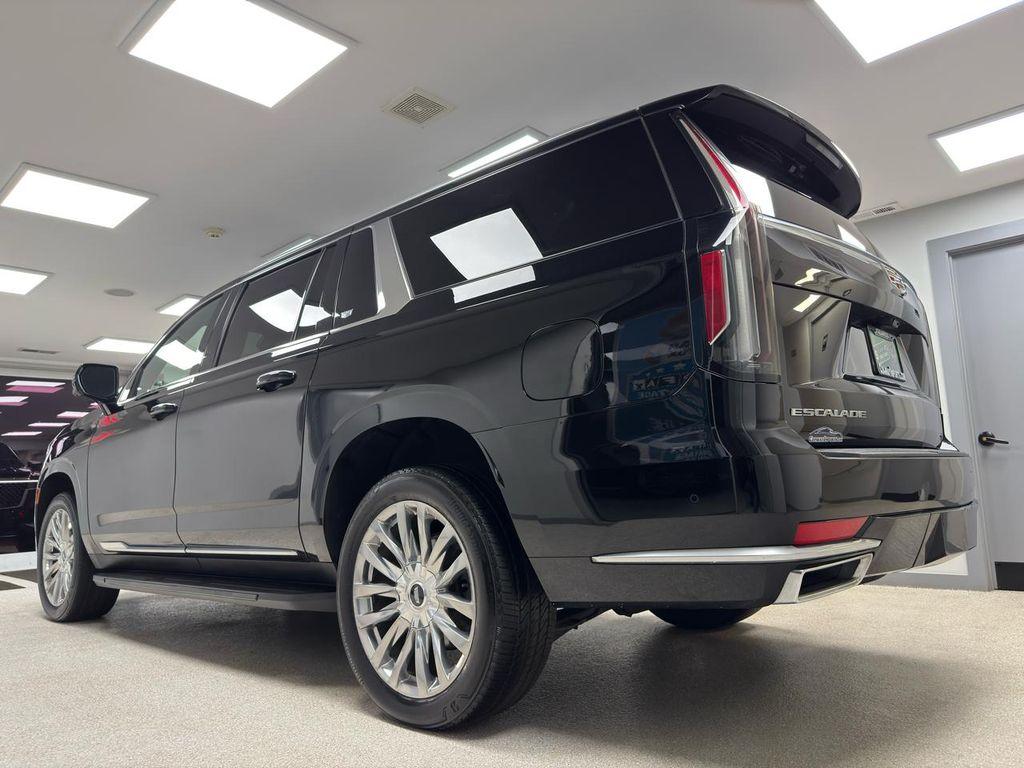 used 2022 Cadillac Escalade ESV car, priced at $53,995
