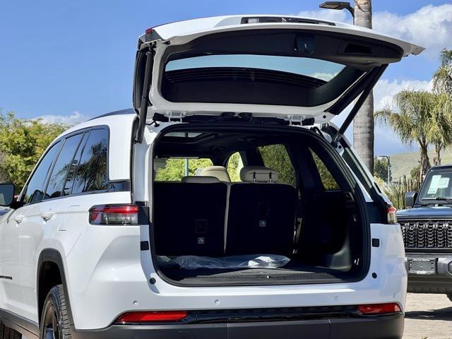 new 2025 Jeep Grand Cherokee car, priced at $54,060