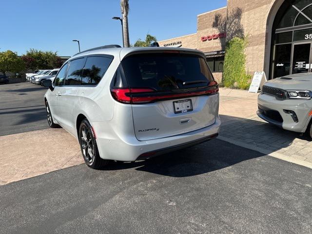new 2024 Chrysler Pacifica car, priced at $46,877