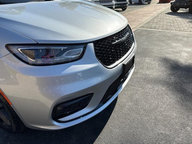 new 2024 Chrysler Pacifica car, priced at $46,877