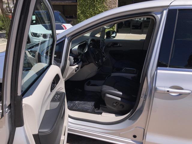used 2024 Chrysler Pacifica car, priced at $34,911