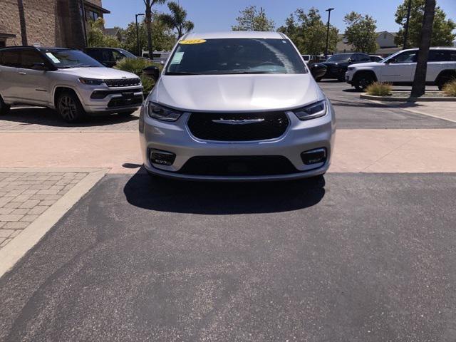used 2024 Chrysler Pacifica car, priced at $34,911