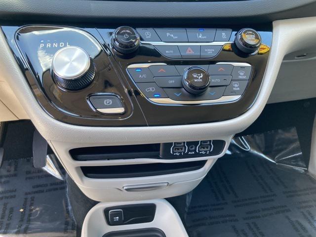used 2024 Chrysler Pacifica car, priced at $34,911