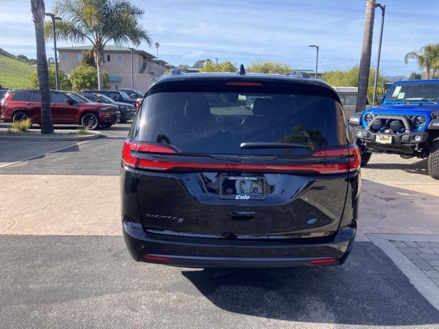 new 2025 Chrysler Pacifica Hybrid car, priced at $59,780