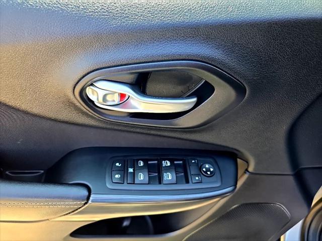 used 2015 Jeep Cherokee car, priced at $10,950