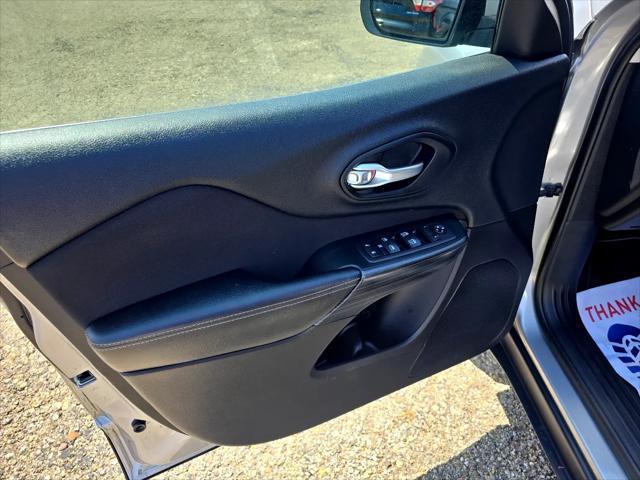 used 2015 Jeep Cherokee car, priced at $10,950