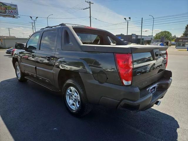 used 2006 Chevrolet Avalanche car, priced at $13,977