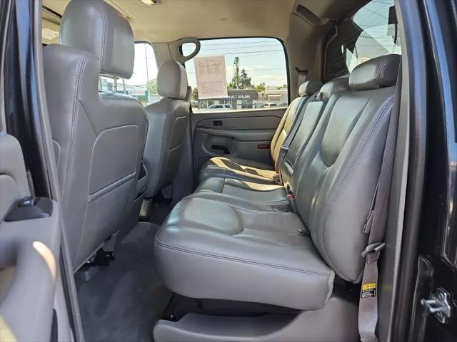 used 2006 Chevrolet Avalanche car, priced at $13,977