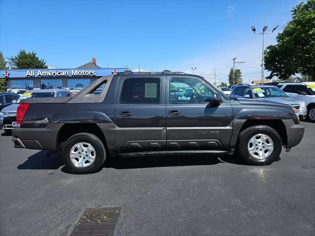 used 2006 Chevrolet Avalanche car, priced at $13,977