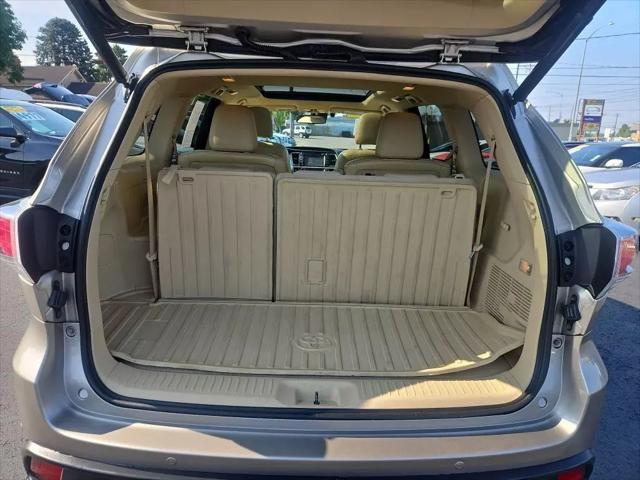 used 2016 Toyota Highlander car, priced at $23,932