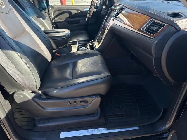 used 2014 Cadillac Escalade ESV car, priced at $22,498