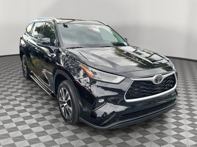 used 2022 Toyota Highlander car, priced at $32,290