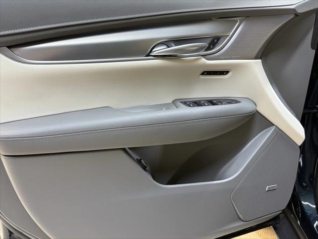 new 2025 Cadillac XT5 car, priced at $56,290