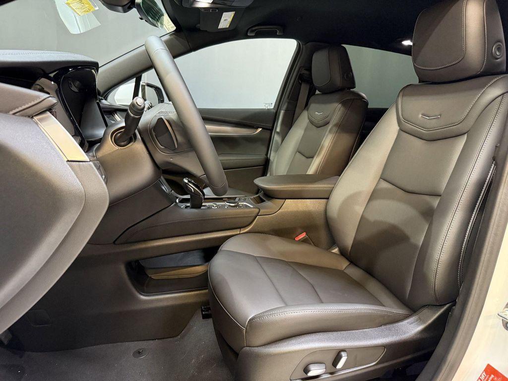 new 2025 Cadillac XT5 car, priced at $47,015