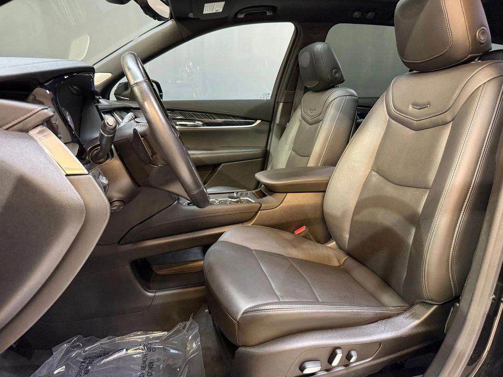 used 2023 Cadillac XT6 car, priced at $30,999