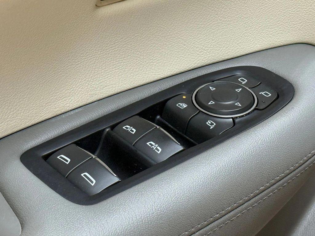 used 2017 Cadillac XT5 car, priced at $15,996
