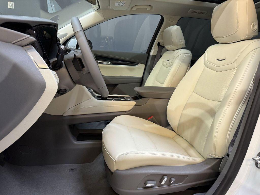 new 2025 Cadillac XT6 car, priced at $58,565