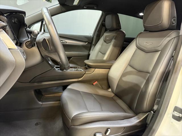 used 2022 Cadillac XT5 car, priced at $26,999