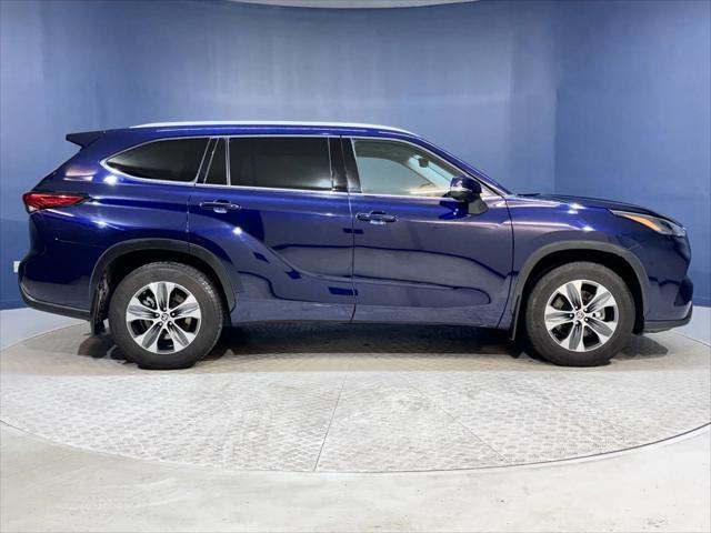 used 2022 Toyota Highlander car, priced at $33,998