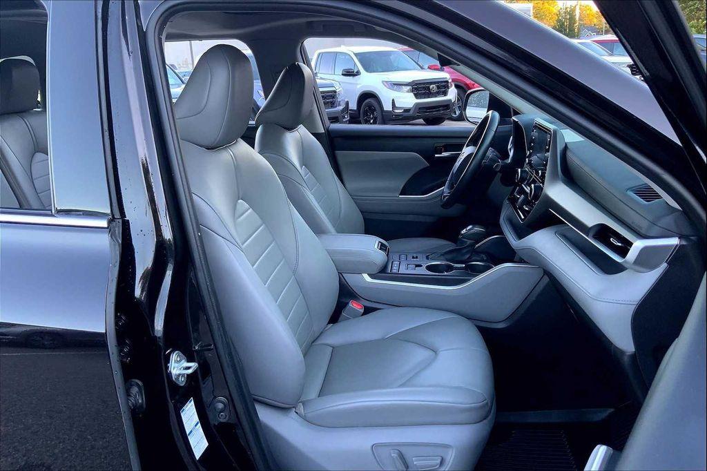 used 2021 Toyota Highlander car, priced at $30,955