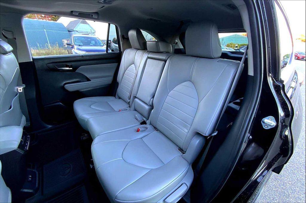 used 2021 Toyota Highlander car, priced at $30,955